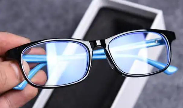 Do Blue Light Blocking Glasses Really Work?